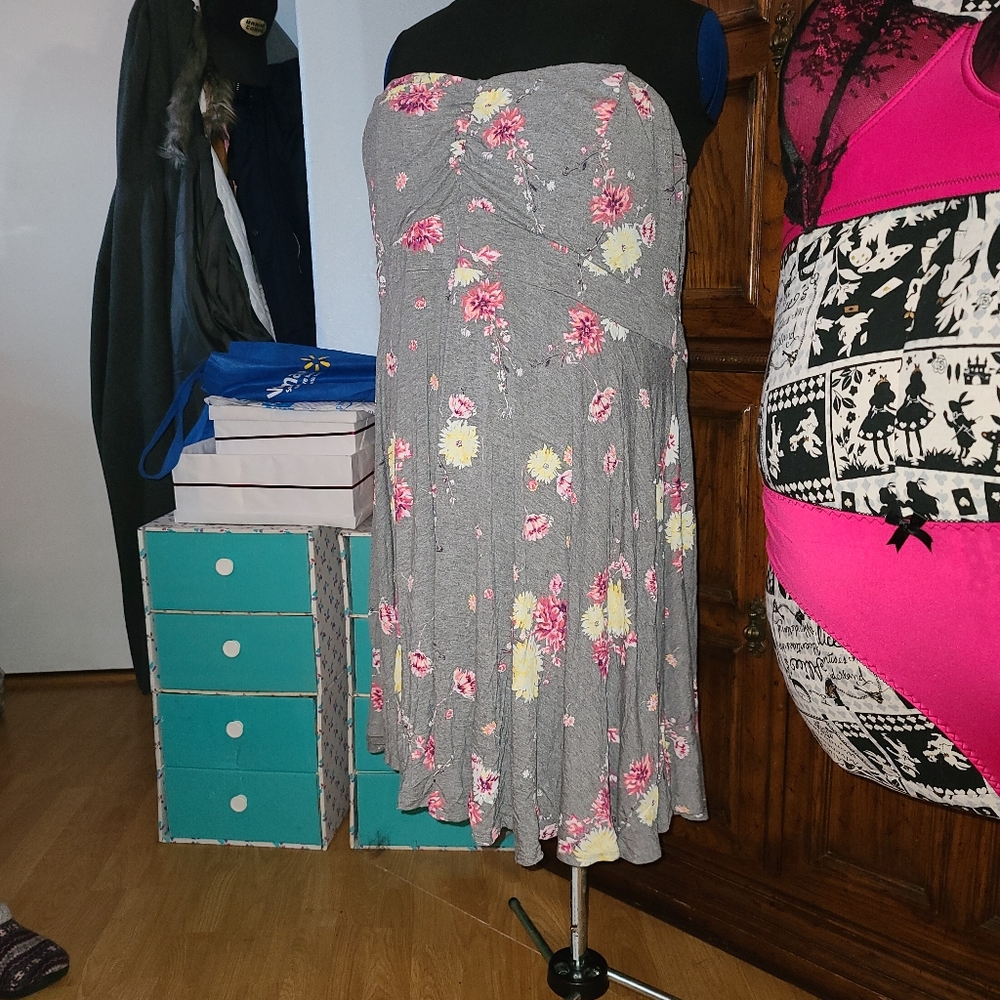Gray floral sundress. Torrid 4.